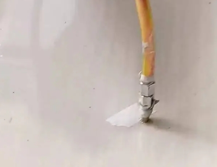 乃东瓷砖空鼓维修公司专业解答在瓷砖铺贴过程中，如果使用的砂料过粗（如全部使用了粗砂），可能会导致以下问题